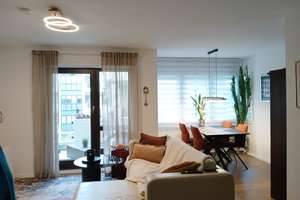 Helle 2-Zimmer-Wohnung mit Doppelbalkon in Grafenberg