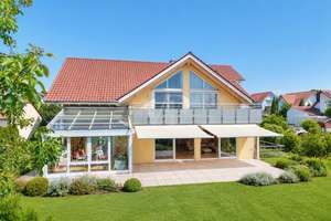 Zwei Generationen, ein besonderes Zuhause – großzügiges Zweifamilienhaus am Feldrand – Die vollständige Adresse der Immobilie erhältst du vom Anbieter., 74078 Kirchhausen, Heilbronn – Vorschaubild 2