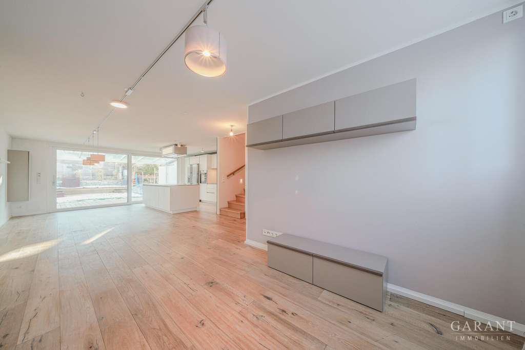 Immobilie in Zorneding - Modernes Reihenmittelhaus mit eigenem Pool im Garten - Bild 3