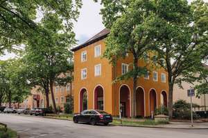 Singles aufgepasst! Zentrale 2-Zimmer-Wohnung sucht einen Nachmieter // DG rechts – Lönsstr. 3, 38440 Stadtmitte (Ortsteil), Wolfsburg – Vorschaubild 1