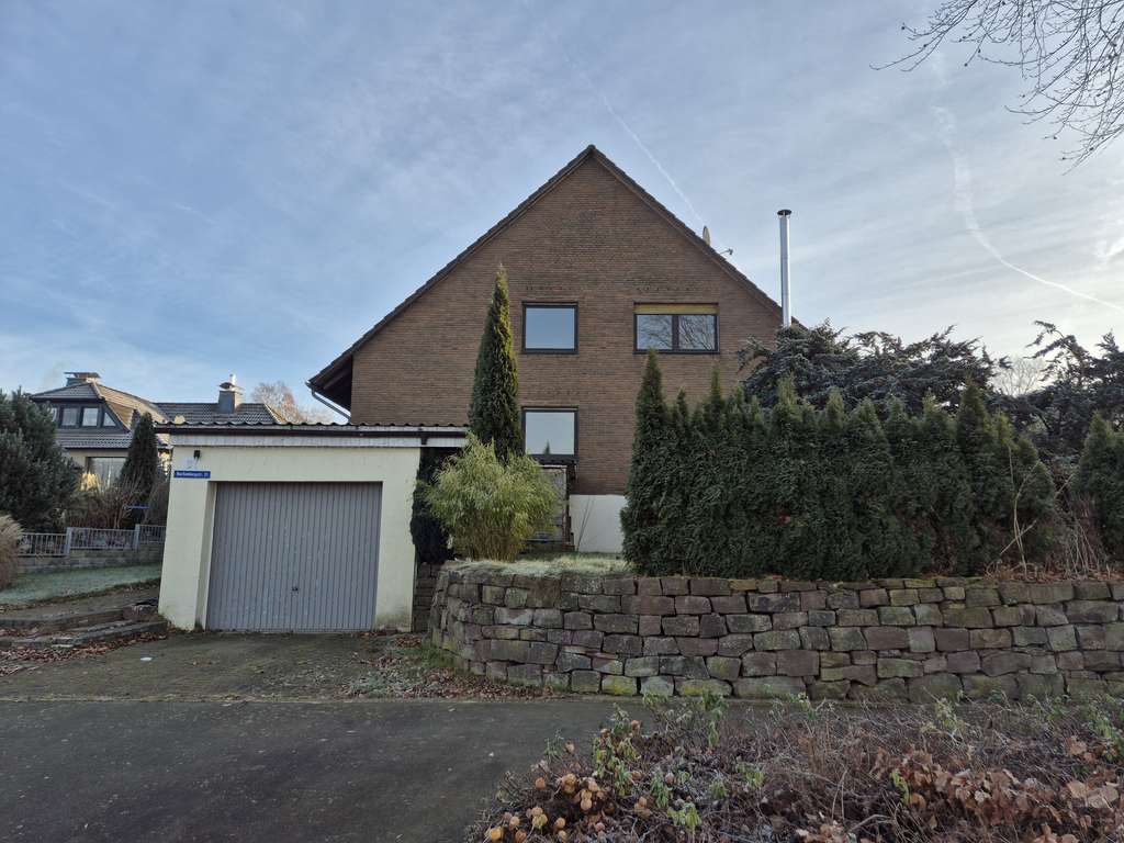 Immobilie in Bodenfelde - * Bodenfelde * Doppelhaushälfte mit einer Garage * Wfl. ca. 174 m² *Grundstück 514 m² * - Bild 0