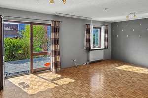 Familienfreundliches Reihenhaus mit Garage und Freiplatz in Schwandorf – Die vollständige Adresse der Immobilie erhältst du vom Anbieter., 92421 Schwandorf – Vorschaubild 3