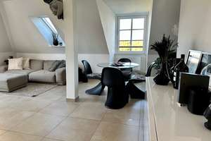 Elegante, helle 4-Zimmer-Wohnung im Dachgeschoss einer denkmalgeschützten Villa – Die vollständige Adresse der Immobilie erhältst du vom Anbieter., 28203 Ostertor, Bremen – Vorschaubild 1