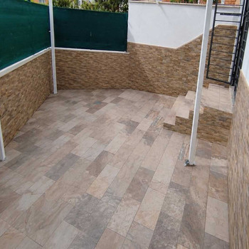 2-SCHLAFZIMMER-WOHNUNG MIT TERRASSE UND GARAGE