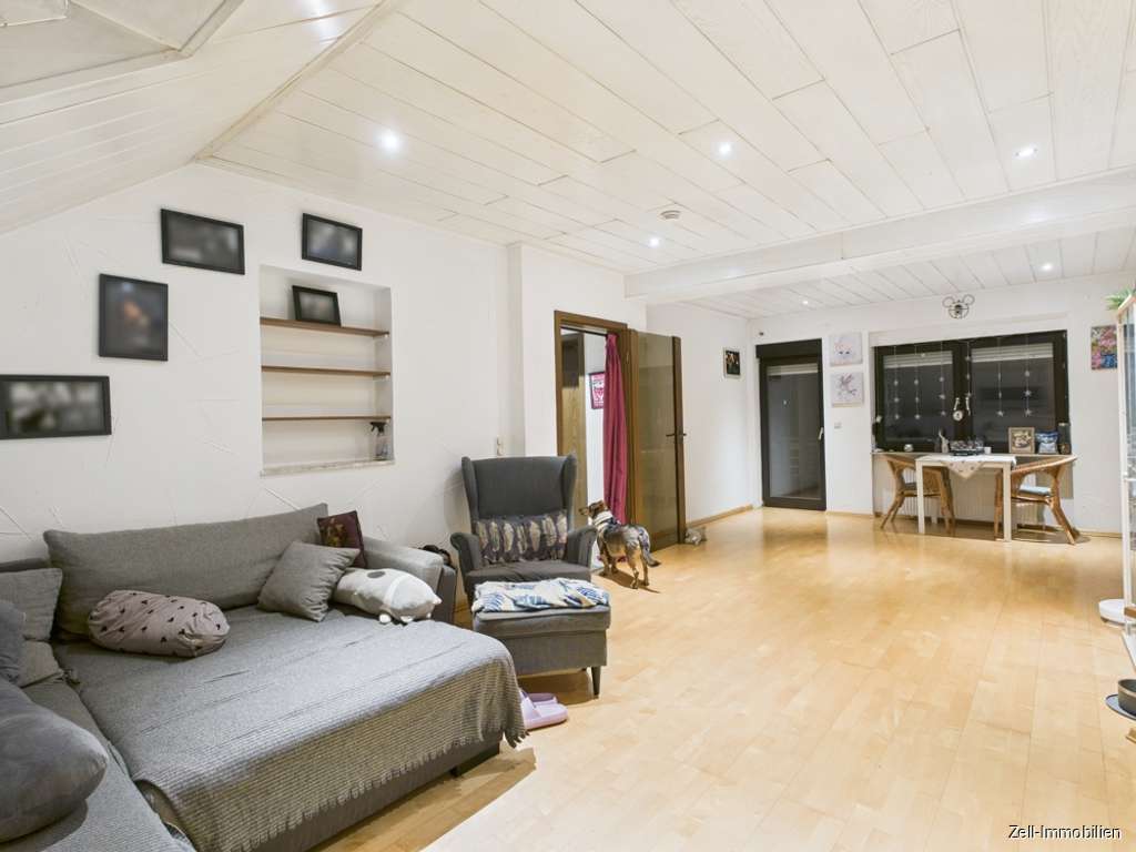 Immobilie in Oestrich-Winkel - Großzügige Dachgeschosswohnung in Oestrich zu verkaufen - Bild 2