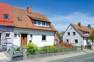 Doppelhaushälfte mit schönem Garten und Garage - ideal zur individuellen Gestaltung – Die vollständige Adresse der Immobilie erhältst du vom Anbieter., 92237 Sulzbach-Rosenberg – Vorschaubild 3