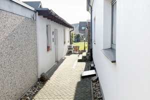 Charmantes Einfamilienhaus in ruhiger,dennoch zentraler Lage von Hitdorf auf großem Sonnengrundstück – Weidfeldstraße 00, 51371 Leverkusen – Vorschaubild 2