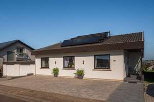 Exklusiver freistehender Bungalow mit Einliegerwohnung, Fernblick, Doppelgarage & großem Garten – Krappelroth 29, 66839 Schmelz – Vorschaubild 42