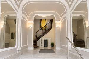 Jugendstil-Grandesse am Innocentiapark:  217 m²,  6,5 Zimmer  &  zwei Balkone in Harvestehude – Die vollständige Adresse der Immobilie erhältst du vom Anbieter., 20144 Harvestehude, Hamburg – Vorschaubild 2