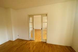 Attraktive 3Zi Whg. mit sonnigem Balkon und Blick auf den Wald sucht Einzelmieter, teilmöbliert
