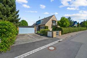 Sommer am Pool, Winter am Kamin und ein Gartenparadies für die ganze Familie. – Die vollständige Adresse der Immobilie erhältst du vom Anbieter., 89331 Burgau – Vorschaubild 3