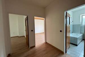 Frisch gestrichenen 2 ZKB Wohnung mit Balkon am Torhaus zu mieten – Die vollständige Adresse der Immobilie erhältst du vom Anbieter., 66115 St. Johann, Saarbrücken – Vorschaubild 2