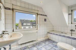 Dreigiebelhaus mit Kamin, Wintergarten & Südgrundstück – Die vollständige Adresse der Immobilie erhältst du vom Anbieter., 45891 Erle, Gelsenkirchen – Vorschaubild 20