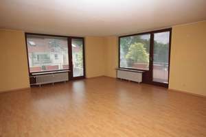 Modernisiertes Apartment in Düsseldorf: Zwei Zimmer mit Balkon