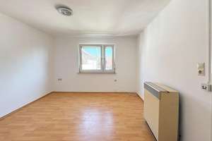 Dreifamilienhaus (aufgeteilt) mit Ausbaupotenzial in attraktiver Lage im Herzen von Vaihingen – Die vollständige Adresse der Immobilie erhältst du vom Anbieter., 70563 Vaihingen-Mitte, Stuttgart – Vorschaubild 2