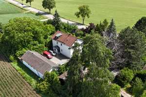 Wohnen mit Platz, Komfort und Potenzial – Mehrfamilienhaus mit großem Grundstück zu verkaufen! – Erding (Kreis) – Vorschaubild 1