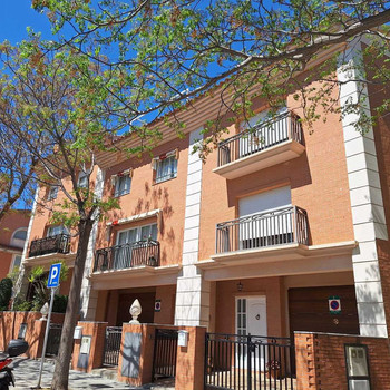 GROSSES REIHENHAUS IM ZENTRUM VON SALOU