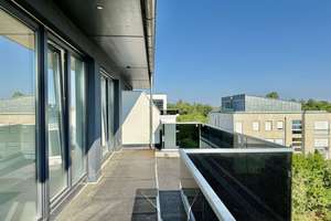 Erstbezug: Exklusives Penthouse mit umlaufender Dachterrasse 'Wohntraum Grüner Bogen'