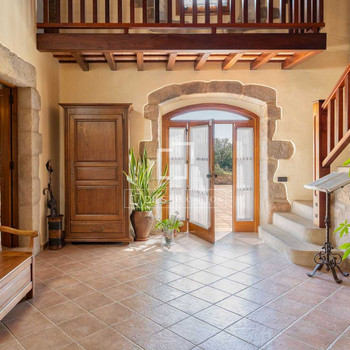 Exklusiver ländlicher Reit-Retreat mit sechs Schlafzimmern in der Region La Selva, Girona.
