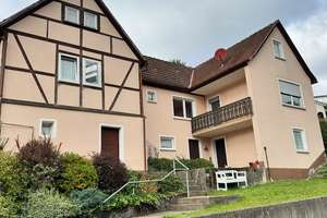 Freistehendes 1 FMH mit ca. 1000qm Grundstück / Bauplatz  *** Sanierungsbedürftig – Die vollständige Adresse der Immobilie erhältst du vom Anbieter., 97846 Partenstein – Vorschaubild 1