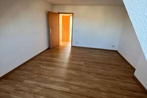 DG/ Bad mit Wanne + Fenster / Balkon an der Küche - frei ab sofort – Matthesstr. 27, 9113 Schloßchemnitz, Chemnitz – Vorschaubild 3