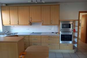 Freundliche 3-Zimmer-Wohnung mit Balkon, Einbauküche, Carport