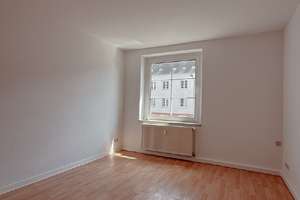 l Tolle 4-Raumwohnung l 2 Bäder l 2 Balkone l ruhige familiäre Lage – Charlottenstraße 71a, 9126 Gablenz, Chemnitz – Vorschaubild 4