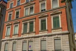 Ein ganzes Stockwerk im Kulturdenkmal:6 Zimmer, 150m²,  über 3m Deckenhöhe, Stellplatz, Ofen, Balkon