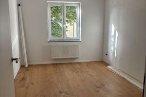 Erstbezug nach Kernsanierung: Hochwertige 3-Zimmer-Wohnung in Forstern