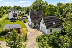 Großes Grundstück, viele Möglichkeiten: Einfamilienhaus mit Einliegerwohnung in Hamburg-Neuland