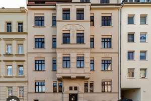 Schöne Dachgeschosswohnung ohne Schrägen ab 01.10.26 
