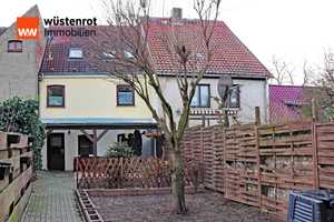 FREI AB JULI 2025: WOHNHAUS MIT ZWEI BÄDERN UND KELLER UND GARTEN IN DER STADTMITTE – Demmin (Kreis) – Vorschaubild 3