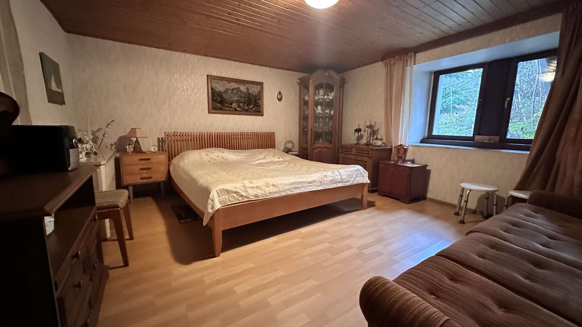 Immobilie in Niederalben - Geräumiges Haus mit vielseitigem Raumangebot und weitläufigem Grundstück - Bild 2