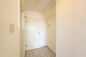 Helles 1-Zimmer-Apartment mit separater Küche und Loggia mit Weitblick – Die vollständige Adresse der Immobilie erhältst du vom Anbieter., 81476 Forstenried, München – Vorschaubild 9