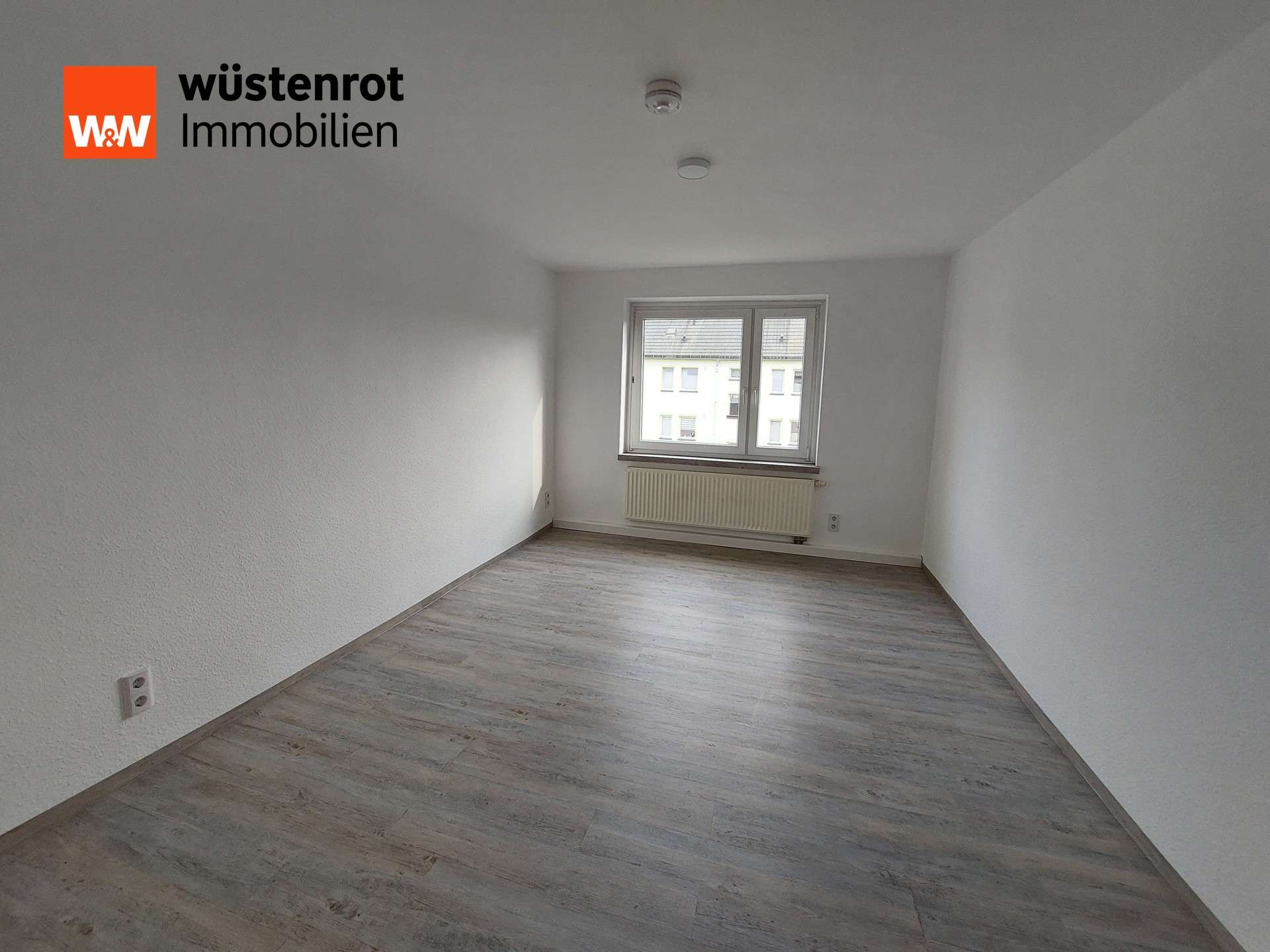 Immobilie in Zwönitz - Bezugsfreie 3 - Raum Wohnung mit funktionsfähigem Kachelofen und Einbauküche - Bild 4