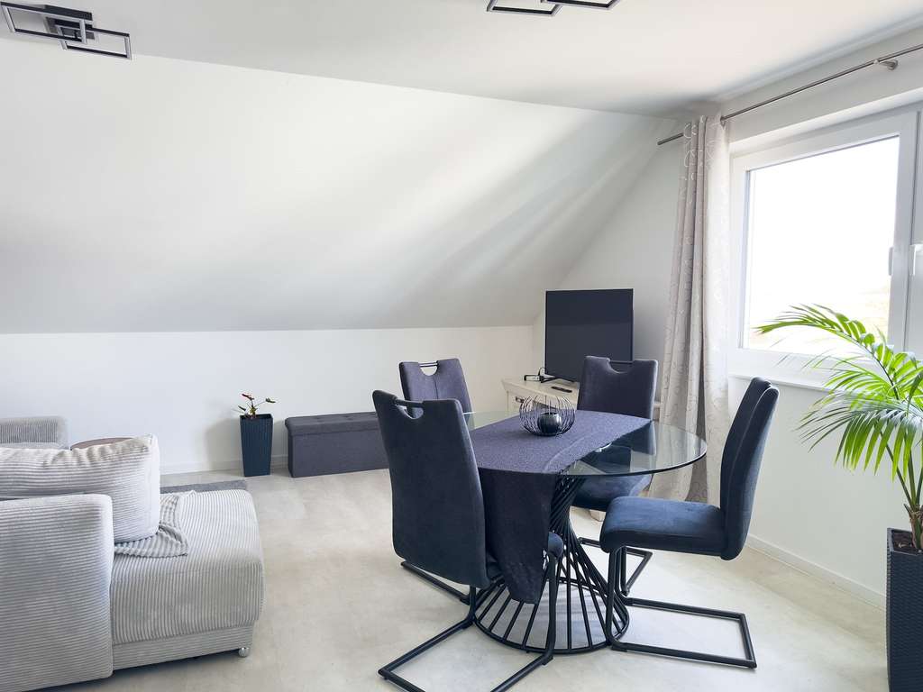 Immobilie in Mehrstetten - Neuwertiges 3-Familienhaus in Mehrstetten – modernes Wohnen auf der Schwäbischen Alb - Bild 4