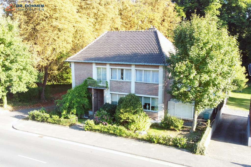 Immobilie in Wassenberg - Wohnen & Arbeiten am Waldrand: EFH mit Einliegerwohnung und Gewerbe in Wassenberg - Bild 1