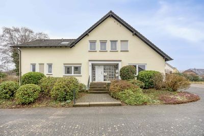 Viel Platz in dieser 7-Zimmer-Erdgeschosswohnung in Odenthal