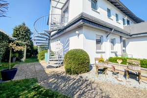 Eigennutzung und Mieteinnahmen perfekt vereint – Zweifamilienhaus mit weitläufigem Grundstück – Die vollständige Adresse der Immobilie erhältst du vom Anbieter., 55126 Finthen, Mainz – Vorschaubild 13