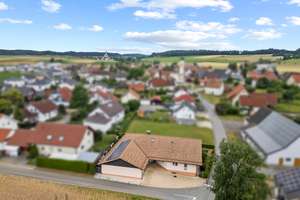 EFFIZIENTES & EXKLUSIVES TRAUMHAUS: Energieeffizienz, Bauqualität & Wohlfühlatmosphäre vereint – Die vollständige Adresse der Immobilie erhältst du vom Anbieter., 88456 Ingoldingen – Vorschaubild 1