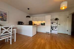 Neuwertige + sonnige 2 Zi., Lift, gr. SW- Balkon, EBK, barrierefrei, TG Einzelstellplatz – Hochriesstrasse 8, 81671 Berg am Laim Ost, München – Vorschaubild 4