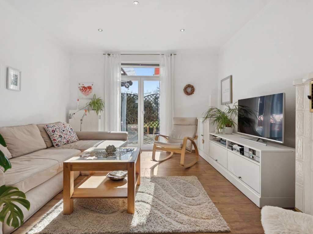 Immobilie in Stapel - Charmantes Wohnhaus in Stapel mit modernem Komfort - bezugsfertig und laufend modernisiert - Bild 2