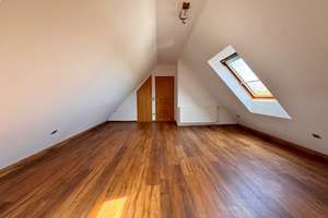 Lichtdurchflutete, bezugsfreie Maisonettewohnung mit Südbalkon und zwei Bädern in Neviges – Die vollständige Adresse der Immobilie erhältst du vom Anbieter., 42553 Neviges, Velbert – Vorschaubild 9