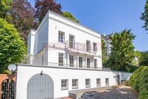 
"…Neßsand voraus!"
Villa zur Modernisierung in ruhiger Elblage von Hamburg - Blankenese
