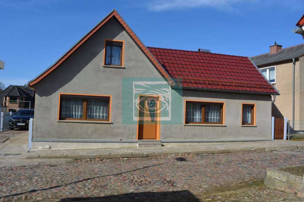 Immobilie in Bergen auf Rügen - Großes Einfamilienhaus mit ELW und viel Nebengelass in Bergen auf Rügen! - Bild 0