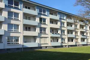Erdgeschoss, renoviert, Laminatboden und modernem Wannenbad