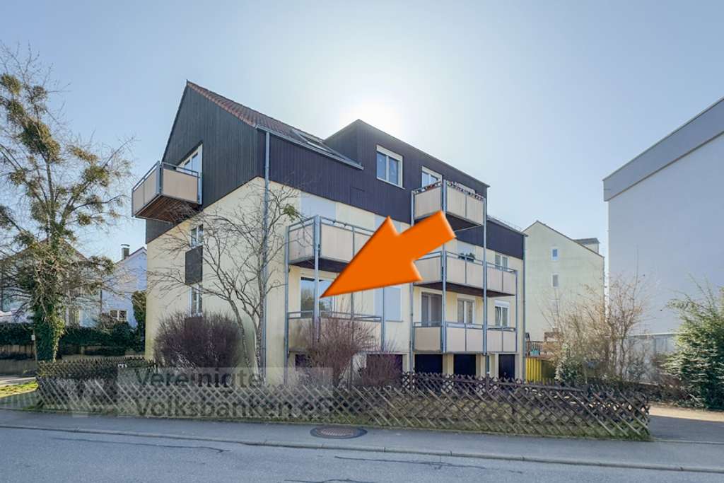 Immobilie in Holzgerlingen - Attraktive 2-Zimmer-Wohnung mit Südbalkon und Garage – modernisiert und sofort verfügbar - Bild 0