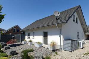Elegantes Einfamilienhaus mit Pool in Schutterzell – Ihr Traumhaus wartet auf Sie! – Haydnstraße 7, 77743 Neuried – Vorschaubild 3