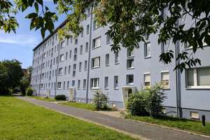Familienfreundliche 3-Raum-Wohnung mit Balkon sucht nette Mieter