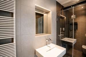 Hochwertige 3-Zimmer-Neubauwohnung in Berlin-Mitte mit Balkon, Fitness, Pool und Stellplatz – Aron-Bernstein-Platz 6, 10117 Mitte (Ortsteil), Berlin – Vorschaubild 4